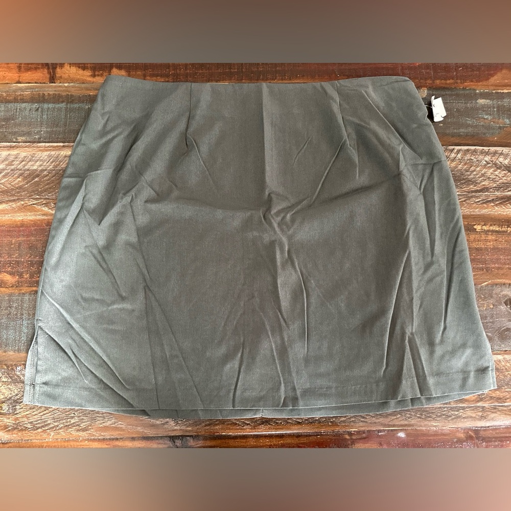 NWT Fashion‎ Bug Women's 26/28 Sage Green Comfort Waist Pencil Skirt | SKU 0666